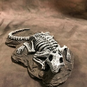 Latex Lizard Skeleton Concrete Or Plaster Mold