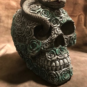 Latex Skull w/Snake Concrete Or Plaster Mold