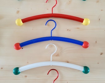 Set of 5 Memphis style clothes hangers - 1980s / 1990s - Red White Blue Yellow Green