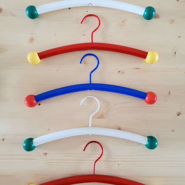 Set of 5 Memphis style clothes hangers - 1980s / 1990s - Red White Blue Yellow Green