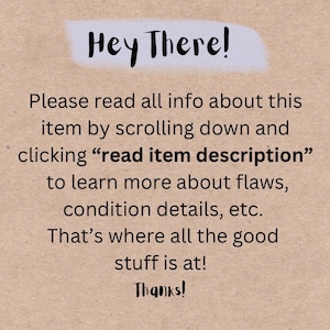 Puede incluir: Un fondo beige con el texto "Hey There!" en escritura negra sobre un mensaje. El mensaje pide al espectador que lea la descripci&oacute;n del art&iacute;culo para obtener m&aacute;s detalles. La palabra "Thanks!" est&aacute; en la parte inferior.