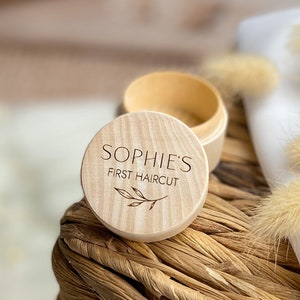 Haircut keepsake for daughter, wooden cassette for cutting off, baby shower present