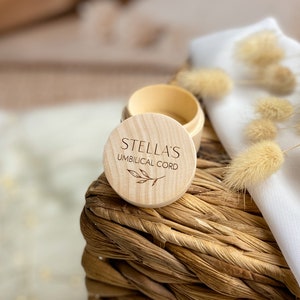 Personalized umbilical cord box, mini cassette with name, natural gift for new mother image 3