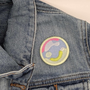 Gestickter Aufnäher mit Bubble buddy maschine.  Aufnäher zum Aufnähen auf Kleidung, Taschen, Rucksäcken, Mützen, oder Jacken.