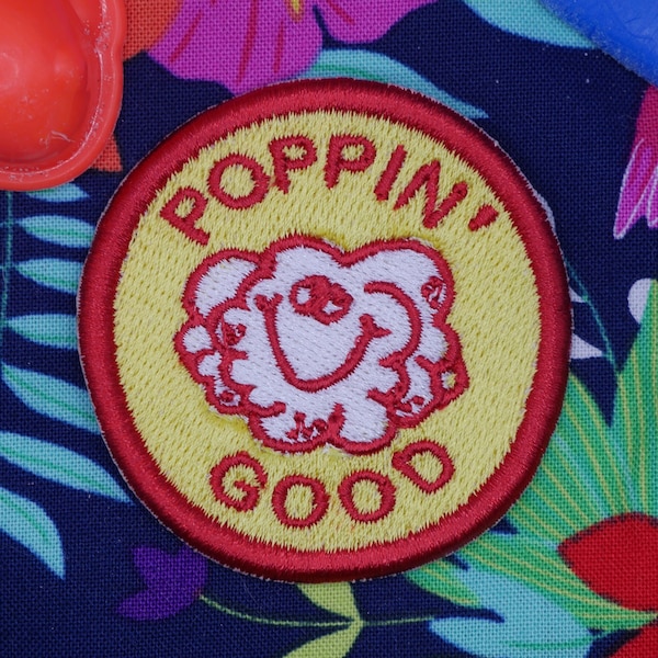 Poppin' Good Popcorn Geborduurde Patch Scratch N Sniff Sticker Geïnspireerd, Strijkijzer, Naai Patch voor kleding, rugzakken, hoeden, tassen