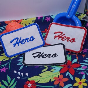 Hero Name Tag Machine Gestickter Aufnäher, Aufnäher zum Aufnähen für Kleidung, Rucksäcke, Hüte, Taschen