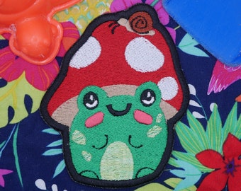 Frosch Aufnäher maschinengestickter Frosch mit Pilz und Schnecke