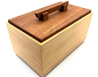 Handmade Medium Size Wood Keepsake Box, Mothers day gift, Hand Made Memory Box, Unique Case, Heirloom Quality Gift, Handcrafted in The USA