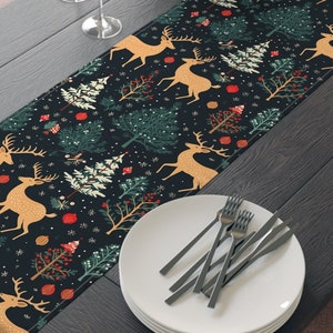 Christmas Table Runner, Holiday Table Decor, Winter Woodland Reindeer Table Runner, Green Rustic Winter Decoration, Christmas decor, Kitchen