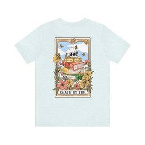 Il lettore // Morte di TBR Tarot Card - T-shirt bookish - T-shirt a maniche corte in jersey unisex