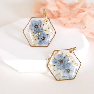 本物の忘れな草の花のイヤリング、手作りの押し花の忘れな草のイヤリング、ステンレススチールの忘れな草のイヤリング
