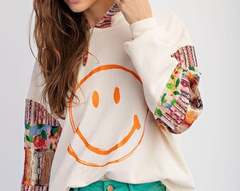 Sweat à capuche en patchwork souriant Happy Face | Veste bohème décontractée ivoire en tricot multi-éponges, coupe décontractée | Pull bohème hippie souriant