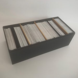 Hochwertige Box zur Aufbewahrung von TCG Karten (Yu-Gi-Oh!, Pokemon, Magic usw.) für etwa 500 Karten mit Variablen Trennwänden