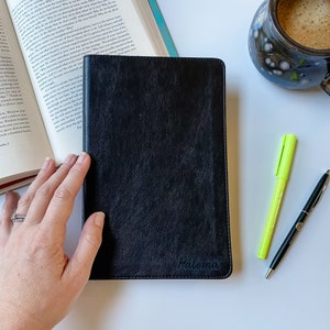 RVR Spanish Bible - PERSONALIZED - Black - Includes Custom Engraved Name
