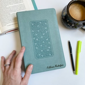 NLT Bible - PERSONALIZED - Giant Print - Teal Floral Frame Design - Jesus&#39; Words in Red - Includes Custom Engraved Name