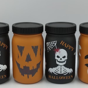 Decoración de Halloween en tarros de cristal: frascos con esqueletos espeluznantes y caras de calabaza, porta caramelos para pedir dulces y regalos de Halloween.