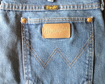Vintage 90s Blue Denim Men's WRANGLER straight leg 5 pocket Jeans 38x36