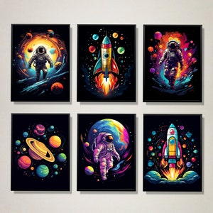 Könnte beinhalten: Satz von sechs bunten Illustrationen zum Thema Weltraum. Jede Illustration zeigt einen anderen Astronauten oder ein anderes Raumschiff in einer Galaxie-Umgebung mit Planeten und Sternen.