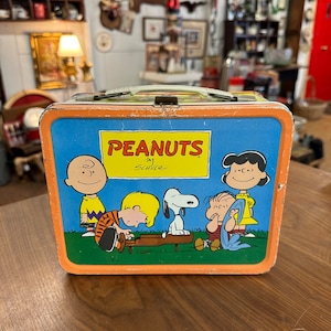 Lot - (1) Vintage PEANUTS Metal Lunch Box with Thermos. King-Seely.  Characters are Charlie Brown, Lucy and Snoopy.1965, by Thermos. This  lunchbox has some paint that has worn off, especially around the