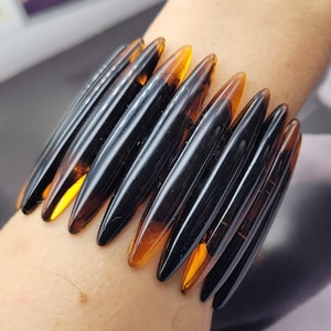 Vintage Toffee Resin Wide Armband: Elastiska plastsmycken