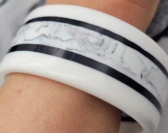 Vintage White and Black Resin Bangle, chunky bangle, wide bracelet, plastic jewellery