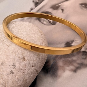 Vintage gold metal bangle bracelet, gold bracelet, gold jewellery, thin bangle
