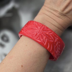Vintage Red Resin carved Bangle, acrylic bangle, wide bracelet, plastic black jewellery