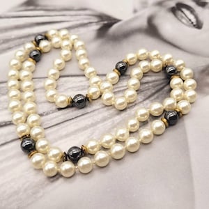 Vintage pearls necklace, single strand beige and grey colour pearls necklace 1970s jewellery