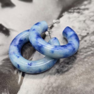 Vintage blue hoops earrings, resin earrings, hoops earrings, retro earrings, hippie jewellery