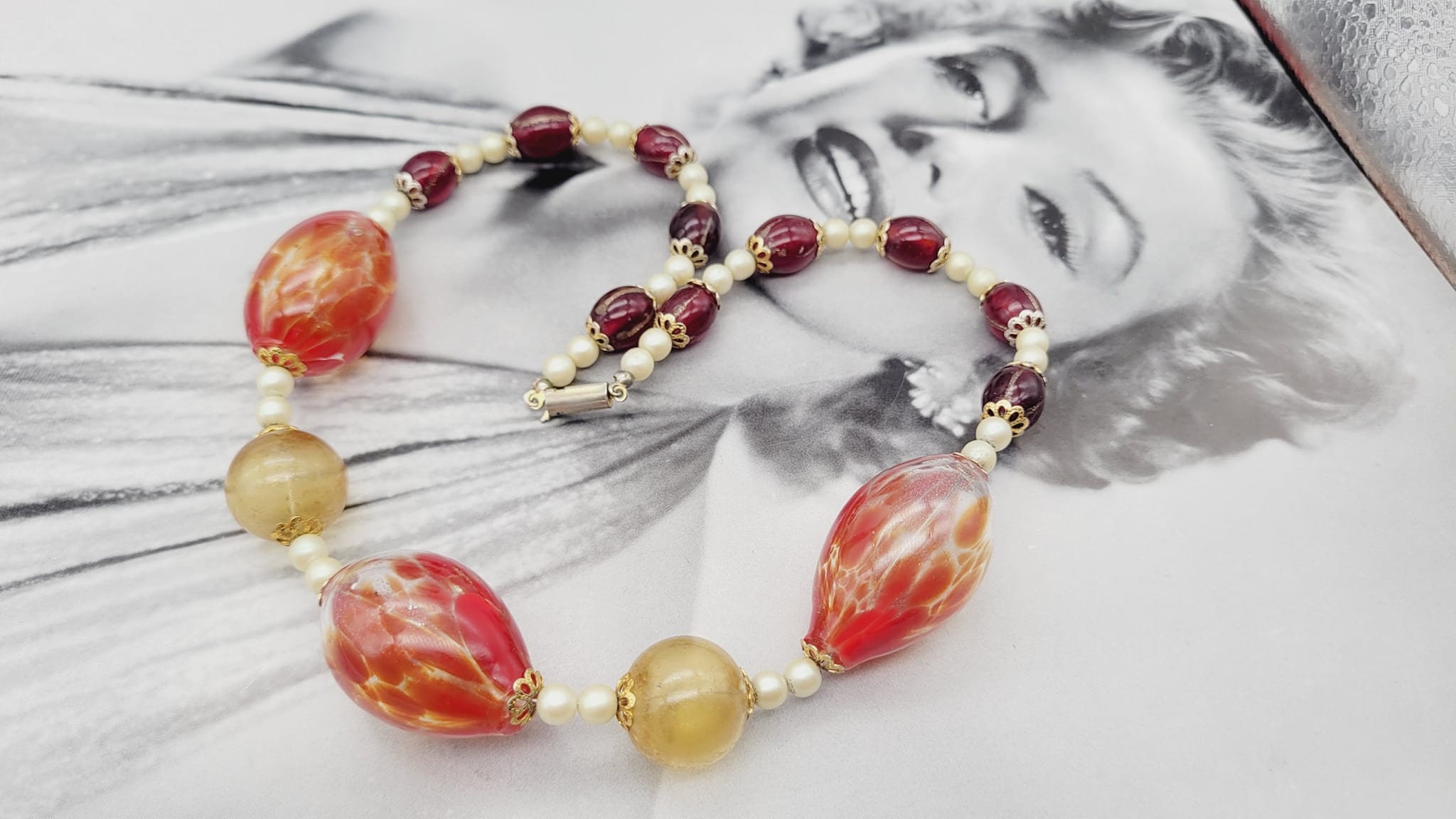 Collier Ancien Rouge En Perles De Cristal De Murano Facetté - Occasion