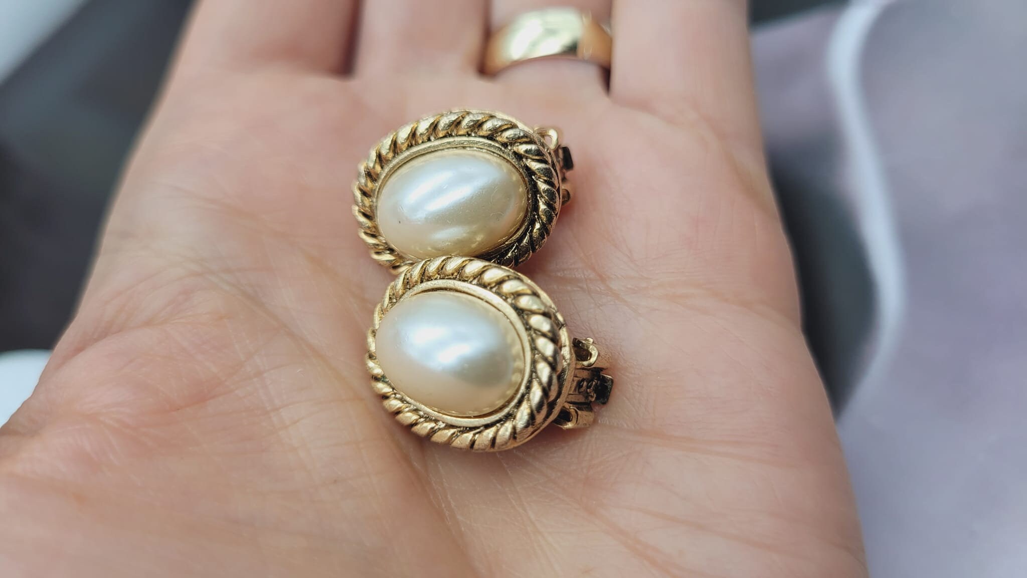 Boucles D'oreille Clip - Fausses Perles Ovales Blanc Et Or - Style Vintage - Bijou Fantaisie Occasion