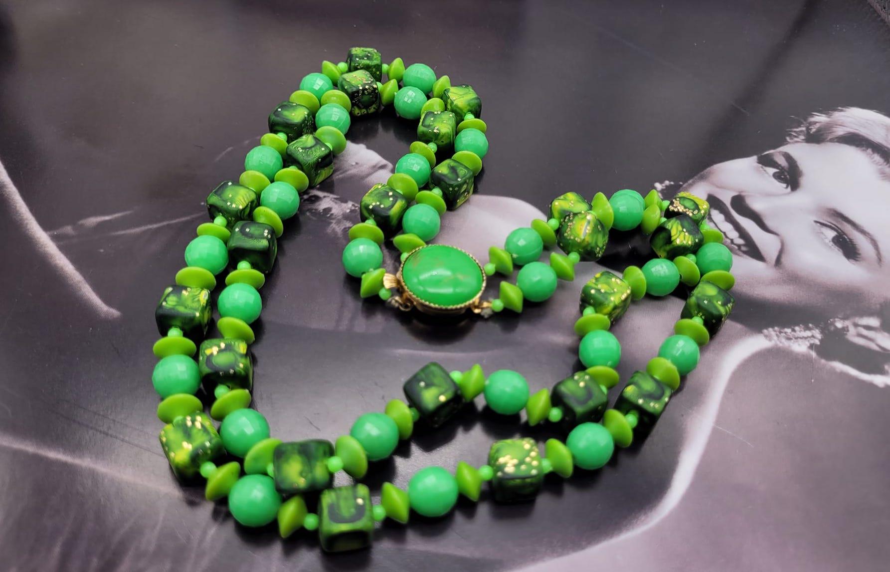 Collier Vintage Années 50 - 3 Rangs De Perles En Résine Noir Et Vert - Très Bon état