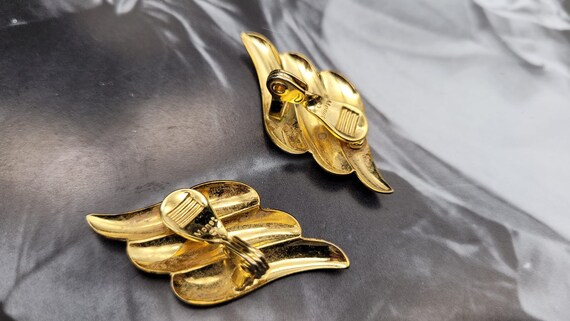 Vintage Monet gold clip on, large gold earrings, … - image 3