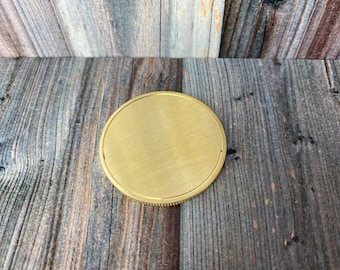 Monedas de desafío en blanco de latón - Borde de láminas - Ranurado - Acabado de espejo - Grabado láser de fibra de 40 mm