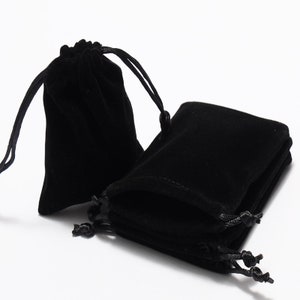 100pcs 2 X 2.8 pollici Nero velluto panno gioielli sacchetti velluto coulisse borse con coulisse Natale Caramelle Regalo Sacchetto per bomboniere Regali,