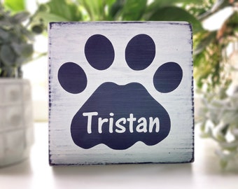 Personalized paw print sign for pets, wooden name sign for cats and dogs, customized gift for housewarming, pet lover, pet parent, pet owner