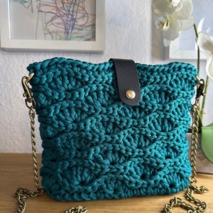 Gehäkelte Handtasche in der Farbe Grün, Sommertasche Bild 1