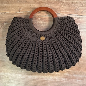 Handtasche gehäkelt, Tasche mit Holzgriffen, Handmade Bag, Farbe Schokolade Braun