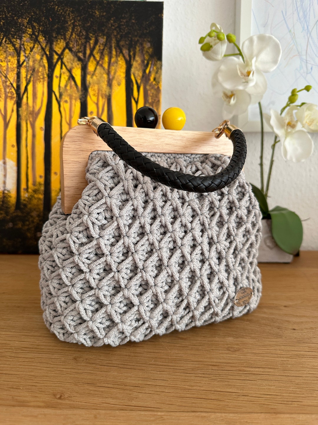 handtasche-mit-holzrahmen-grau-handgefertigte-handtasche-handmade-bag
