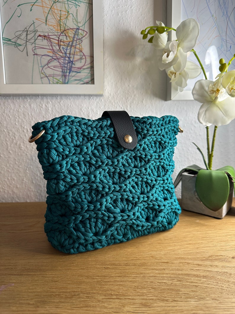 Gehäkelte Handtasche in der Farbe Grün, Sommertasche Bild 4