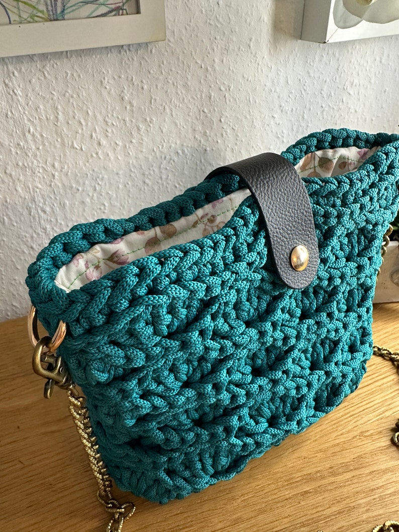 Gehäkelte Handtasche in der Farbe Grün, Sommertasche Bild 2