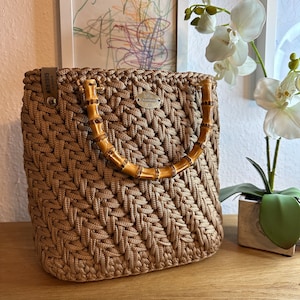Anfertigung, handmade Bag, handgefertigte Tasche, gehäkelte Tasche, Tasche mit Bambusgriffen, Farbe nach Wahl