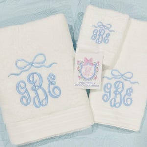 Monogram Bath Towel / Monogram Hand Towel/ Bow Personalized Towel set / Personalized Bath and Hand Towel Set / Wedding Gift / Dorm Decor