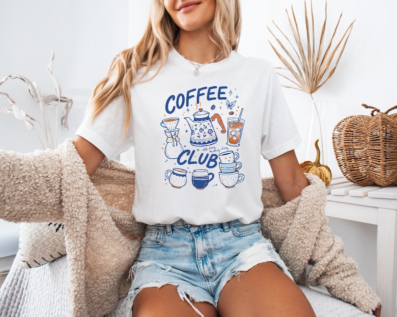 Coffee Club T-Shirt, Coffee Lover Shirt, Iced Coffee Tee, Coffee Graphic Shirt, Barista Shirt zdjęcie 1