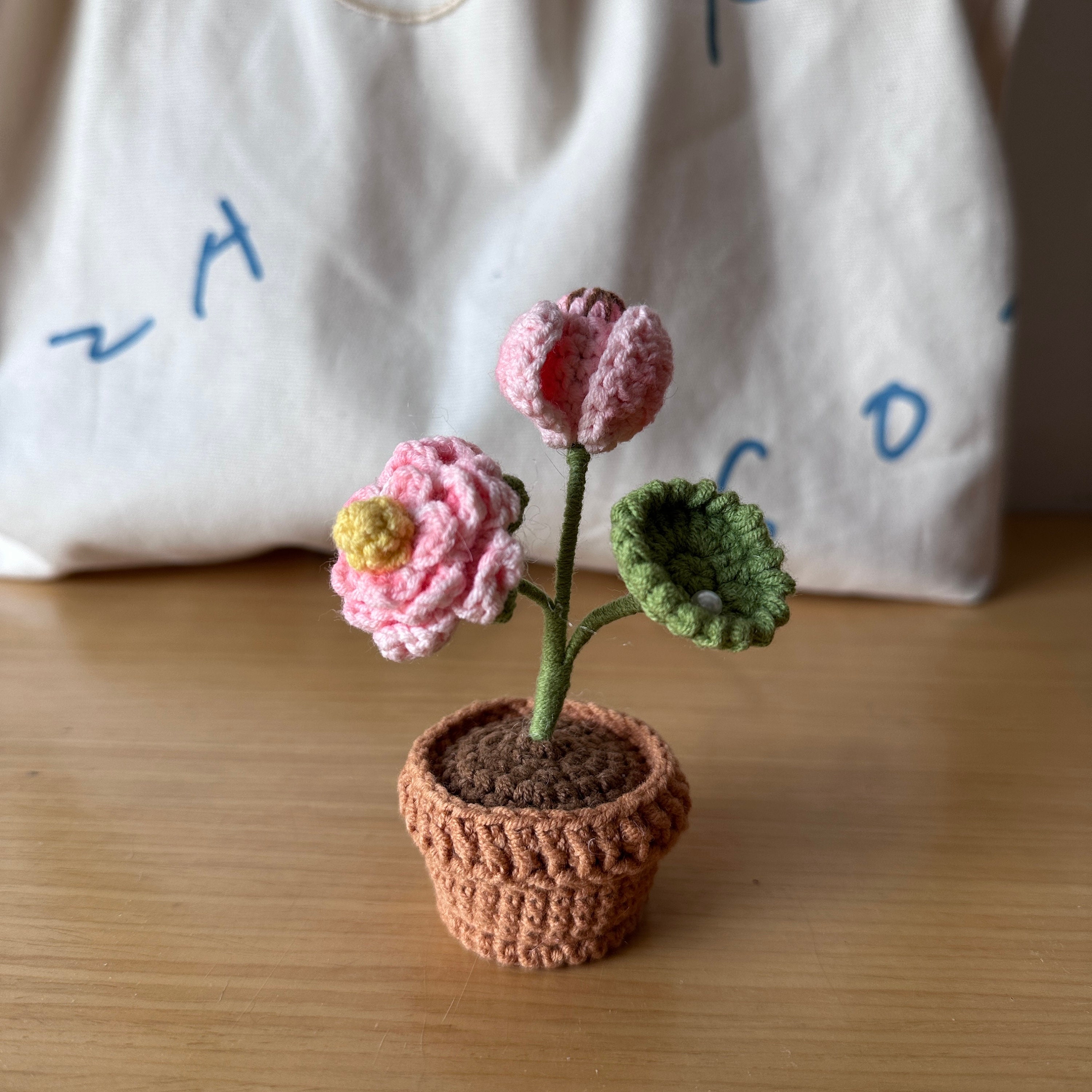 Kaufe Gehäkelte Topfblumen-Dekoration, handgefertigt, bunte Tulpe,  Rosenform, Wollgarn, handgestrickte Blume, Desktop-Ornament,  Geburtstagsgeschenk