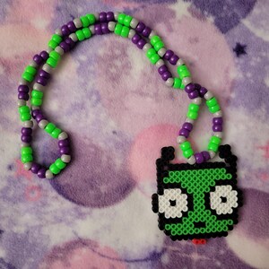 Rave bereit Kandi Halskette Epic Invader Zim inspiriertes Alien Gir Gesicht