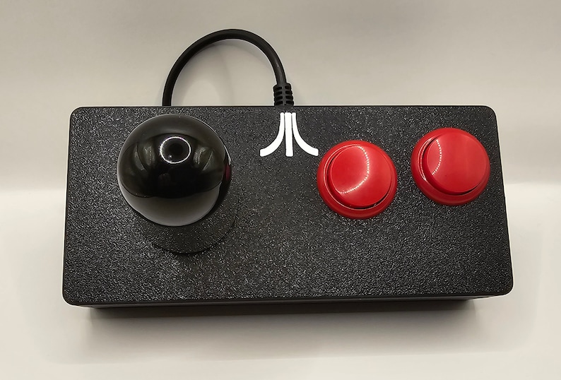 Atari 7800 und 7800+ Zwei-Button-Arcade-Joystick (Sanwa Style, 8-Wege) Black w/Logo