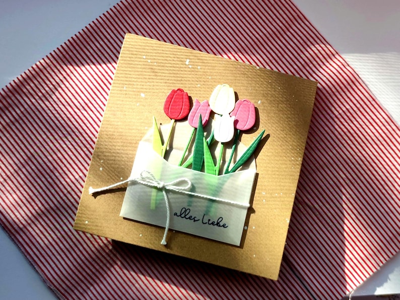 Carte d'anniversaire avec des fleurs dans une enveloppe faite à la main | Carte 3D avec tulipes, fête des mères, anniversaire de mariage, anniversaire, fiançailles, mariage image 4