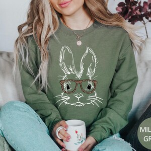 Sweat-shirt lapin à lunettes léopard, Sweat-shirt de Pâques, Pull lapin de Pâques, Sweat à capuche lapin de Pâques, Cadeau de Pâques pour maman, T-shirt mignon de Pâques image 7