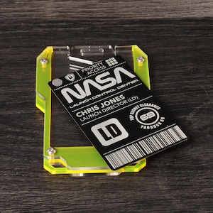 Carte d'identité personnalisée de contrôle de mission de la NASA - Carte d'identité en aluminium - Lancez des fusées vers l'espace et la lune !!  Cadeau astronaute.